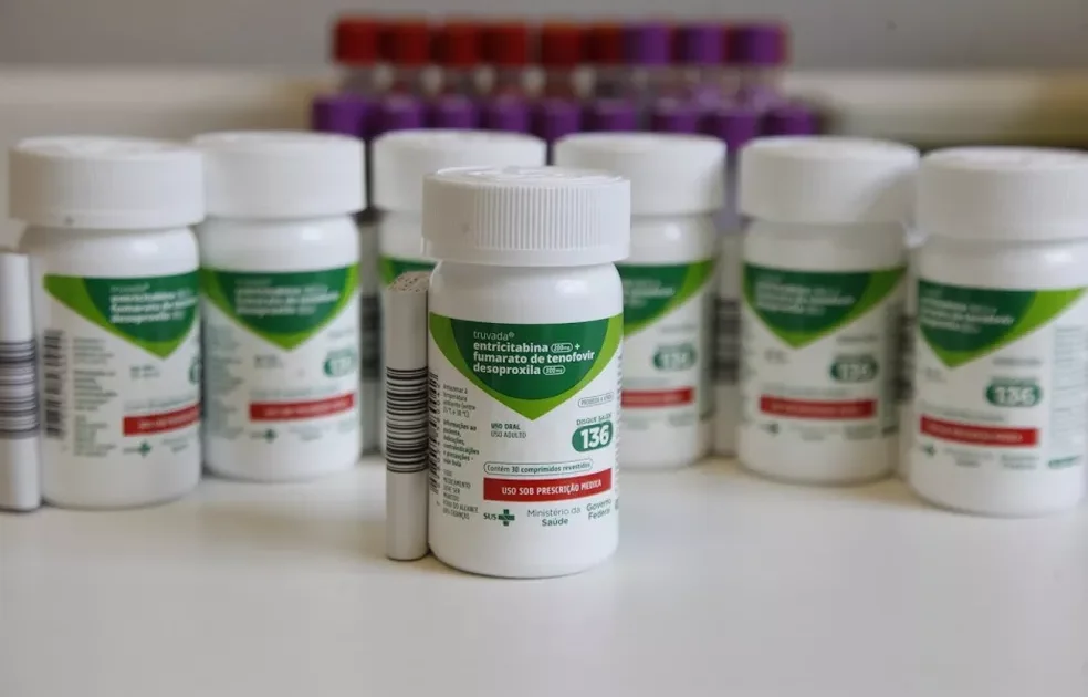 Guilherme Cortez questiona Secretário de Saúde de SP sobre falta de medicamentos para HIV