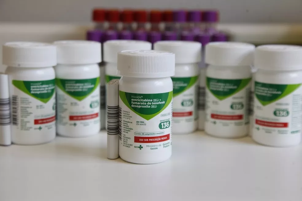 Guilherme Cortez questiona Secretário de Saúde de SP sobre falta de medicamentos para HIV