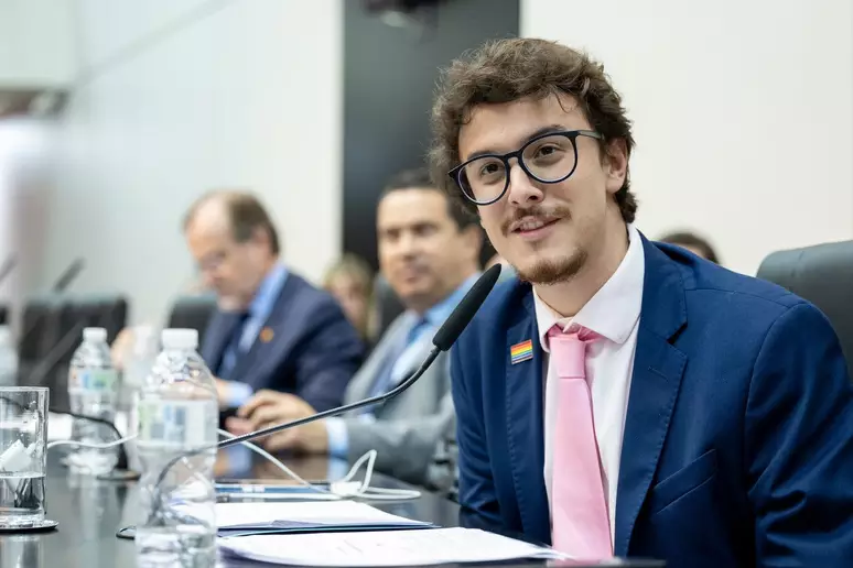 Guilherme Cortez relata como é ser um parlamentar jovem e LGBT