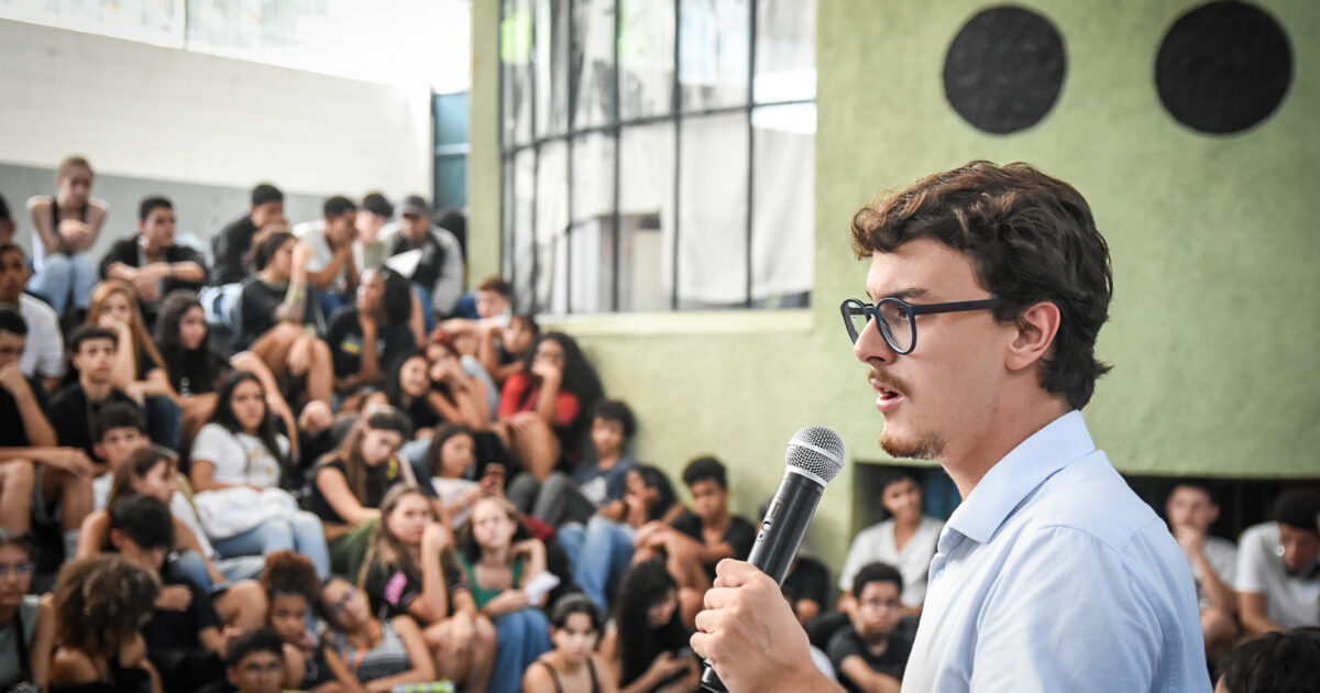 Cortez denuncia ao MP tentativa de Tarcísio de fechar salas de aula