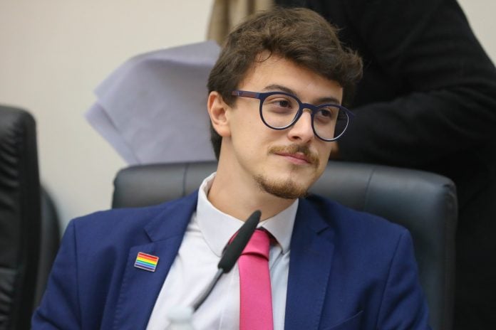 Projeto de Guilherme Cortez proíbe divisão da meia entrada e amplia acesso à cultura em SP